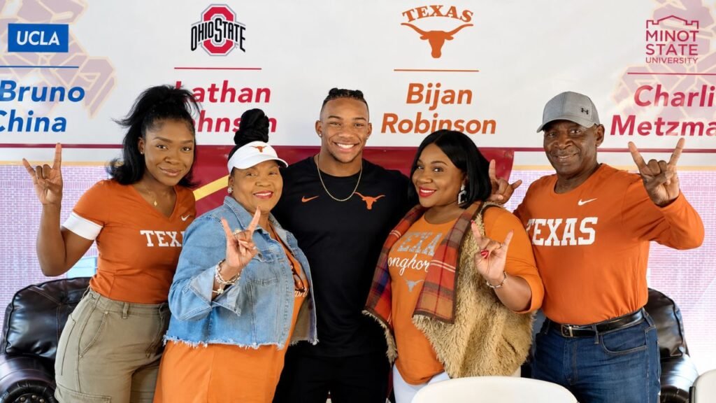 Who are Bijan Robinson’s parents LaMore and Lamont Sauls?
